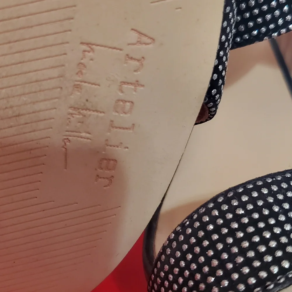 Open toe pumps. - Picture 5 of 10